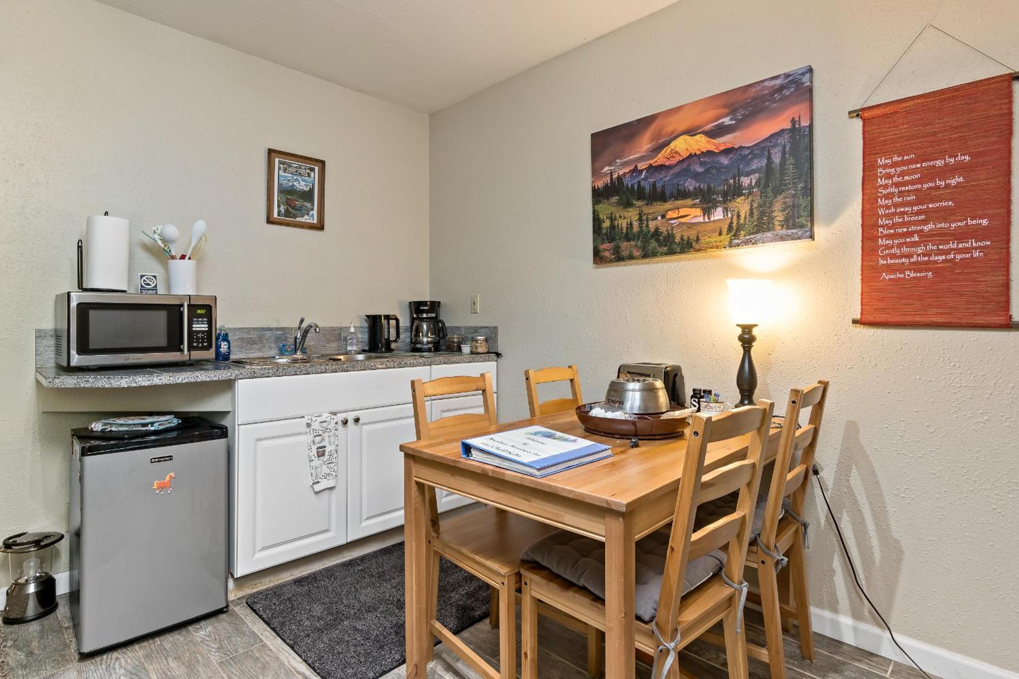Mountain Meadows Inn & Chalet Suites Ashford Kültér fotó